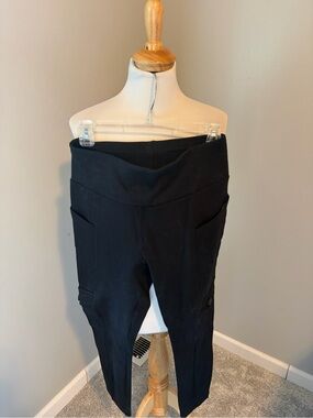 CAbi Black Ponte Cargo Leggings 3/4 pull on  #5875